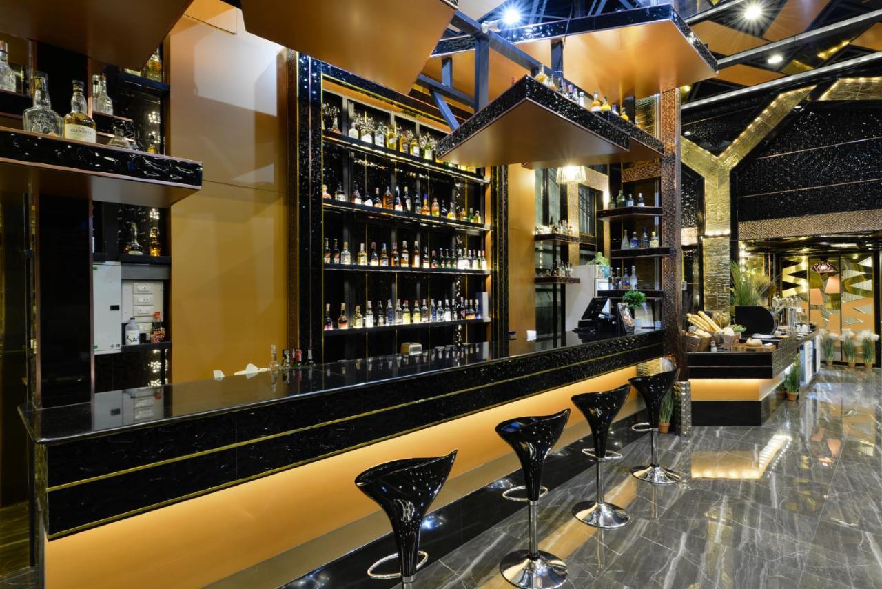 The Breton Hotel Media Bangkok Dış mekan fotoğraf
